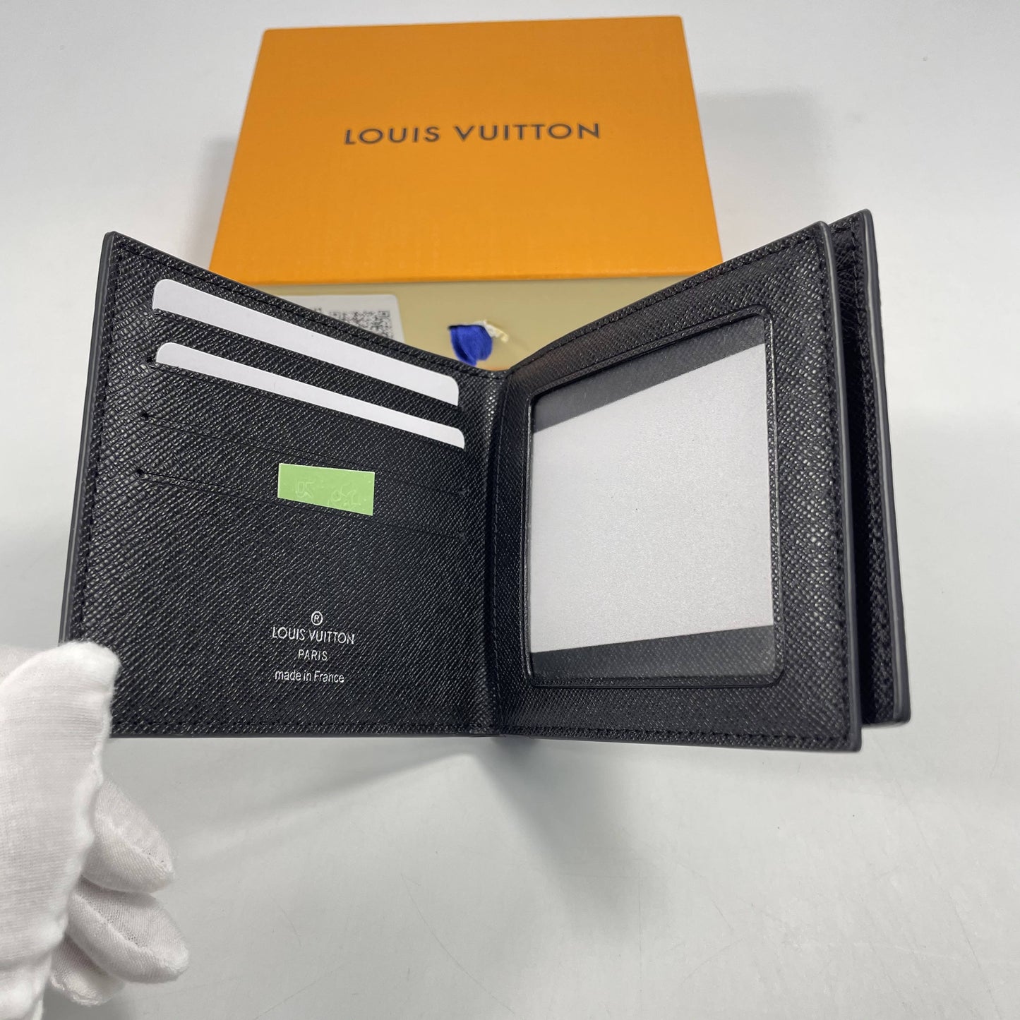 Louis Vuitton Men wallet
