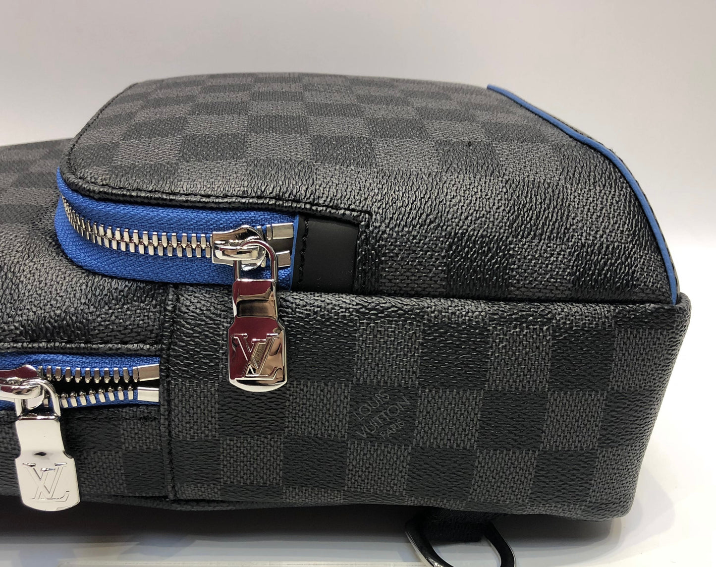 Louis Vuitton slingbag