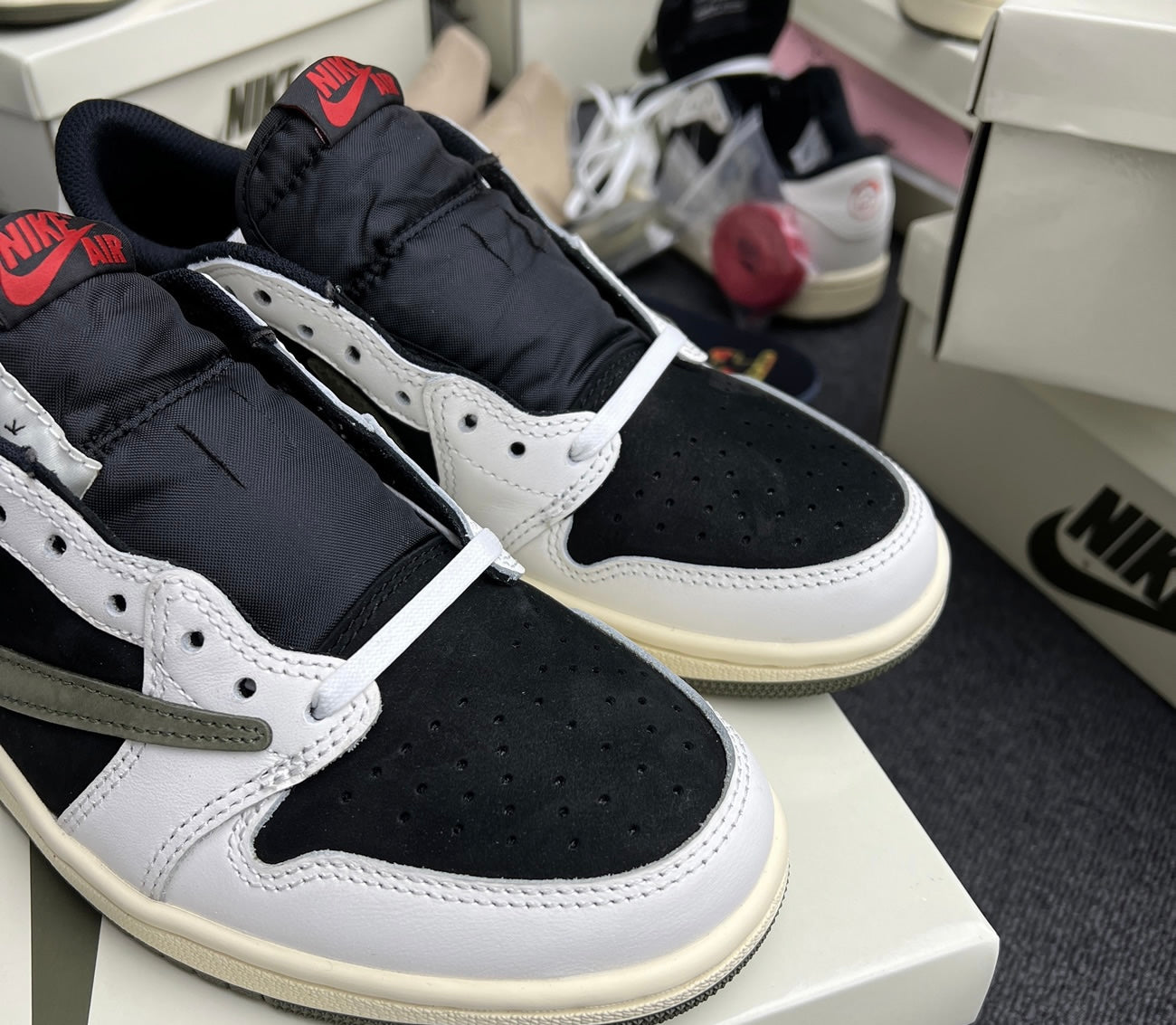 Travis Scott x Jordan 1 low green sneakers