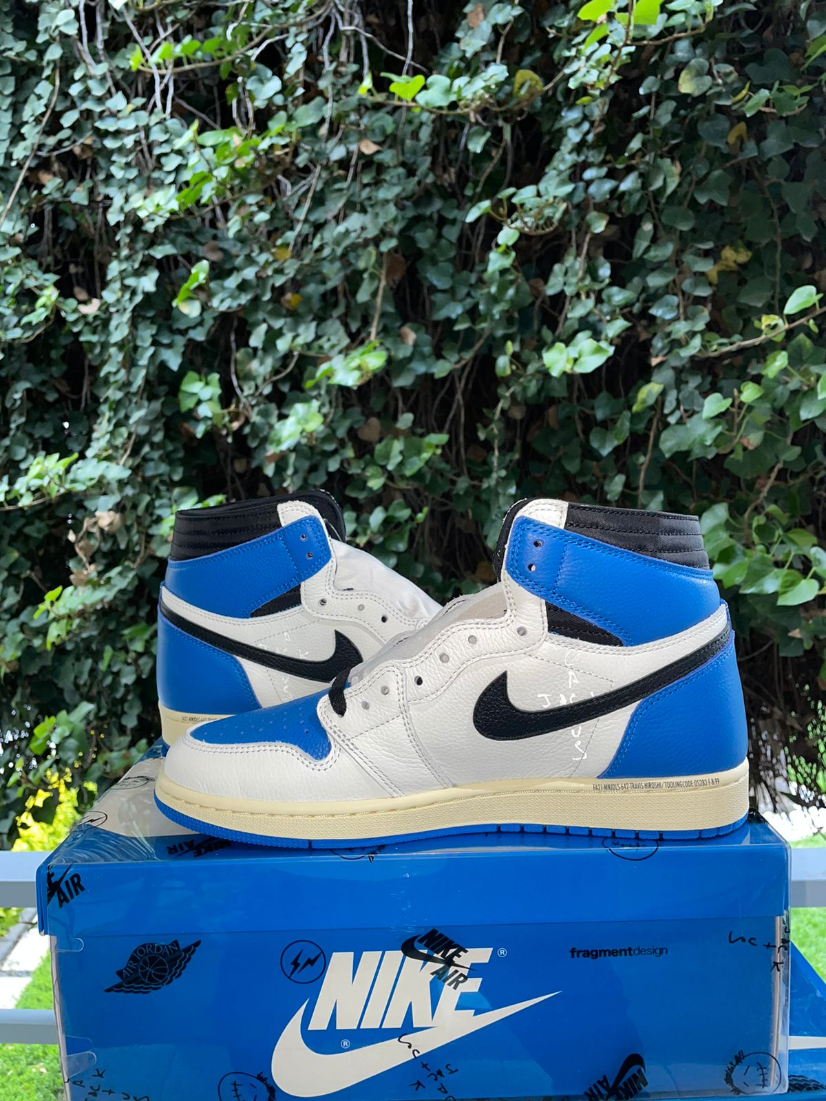 Travis Scott x Jordan 1 fragment sneakers