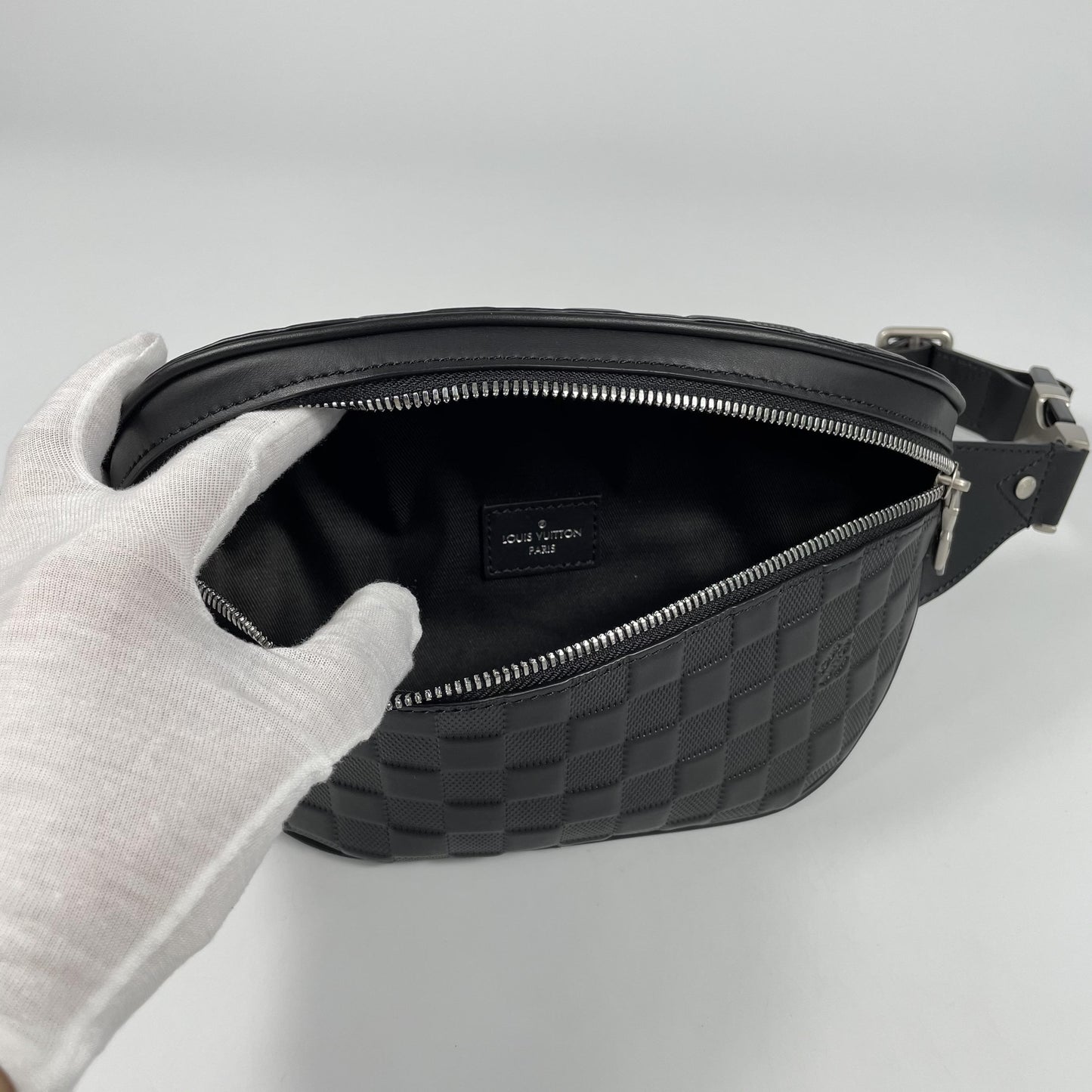 Louis Vuitton slingbag