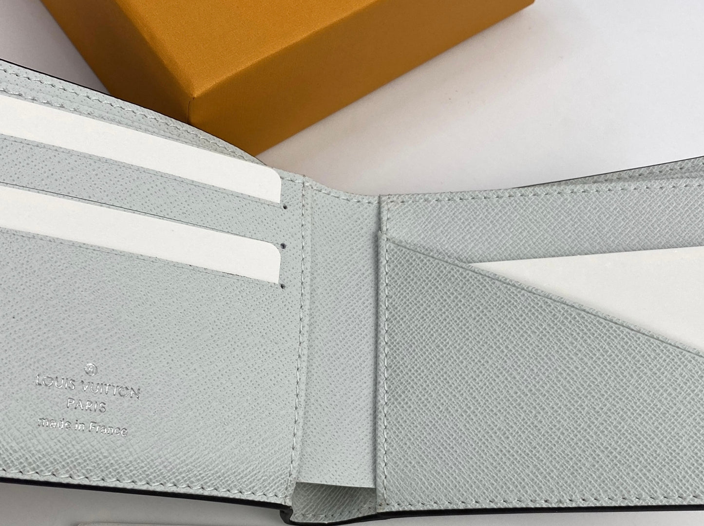 Louis Vuitton Men wallet