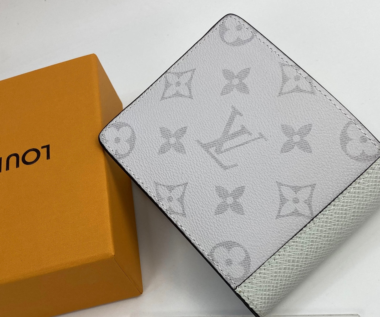 Louis Vuitton Men wallet