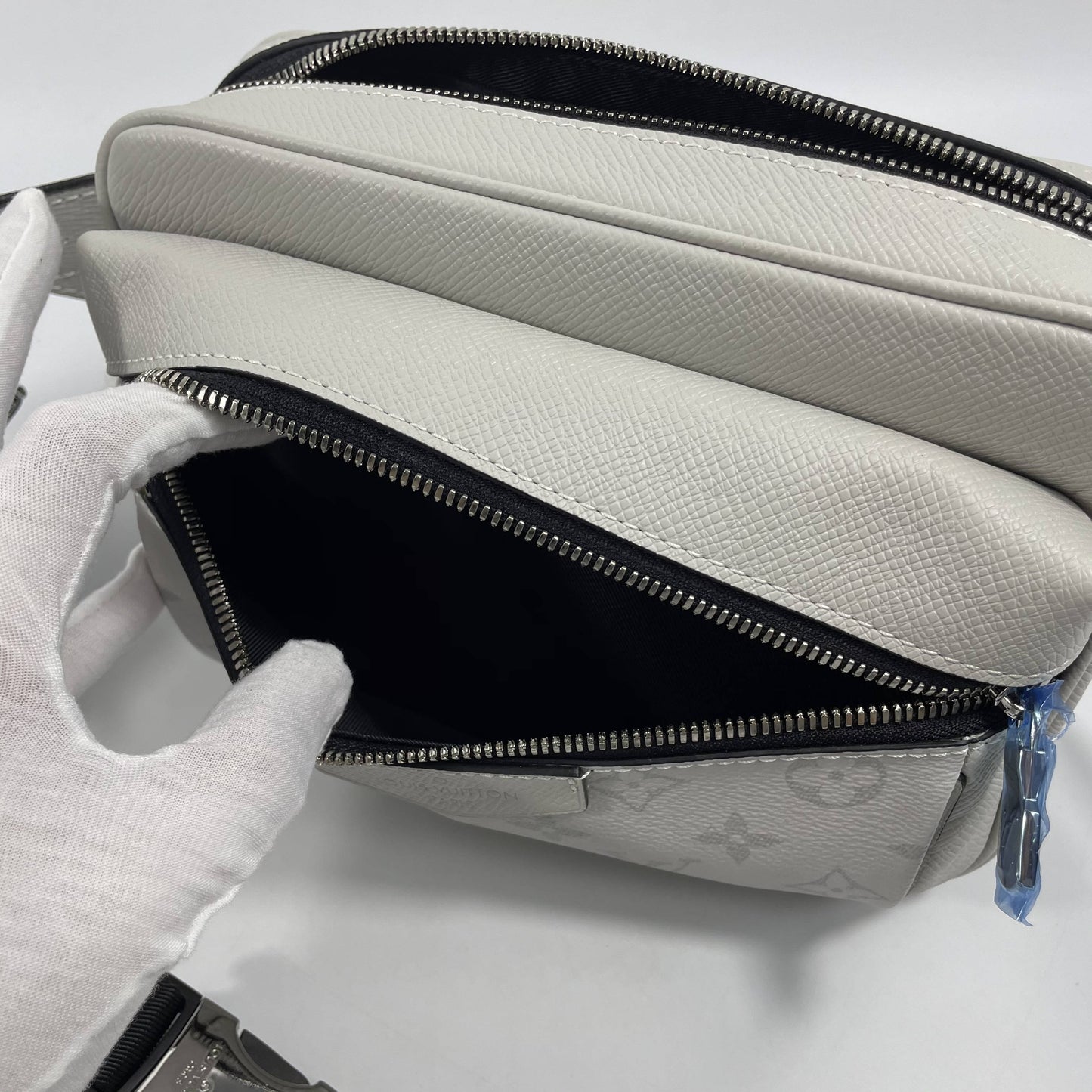 Louis Vuitton slingbag