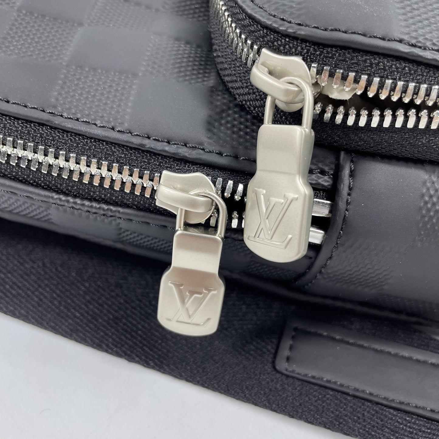Louis Vuitton slingbag