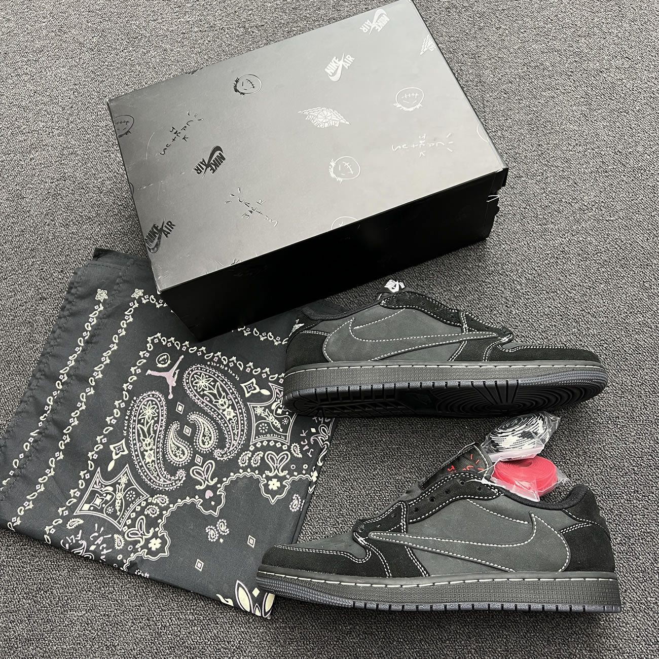 Travis Scott x Jordan 1 low black sneakers