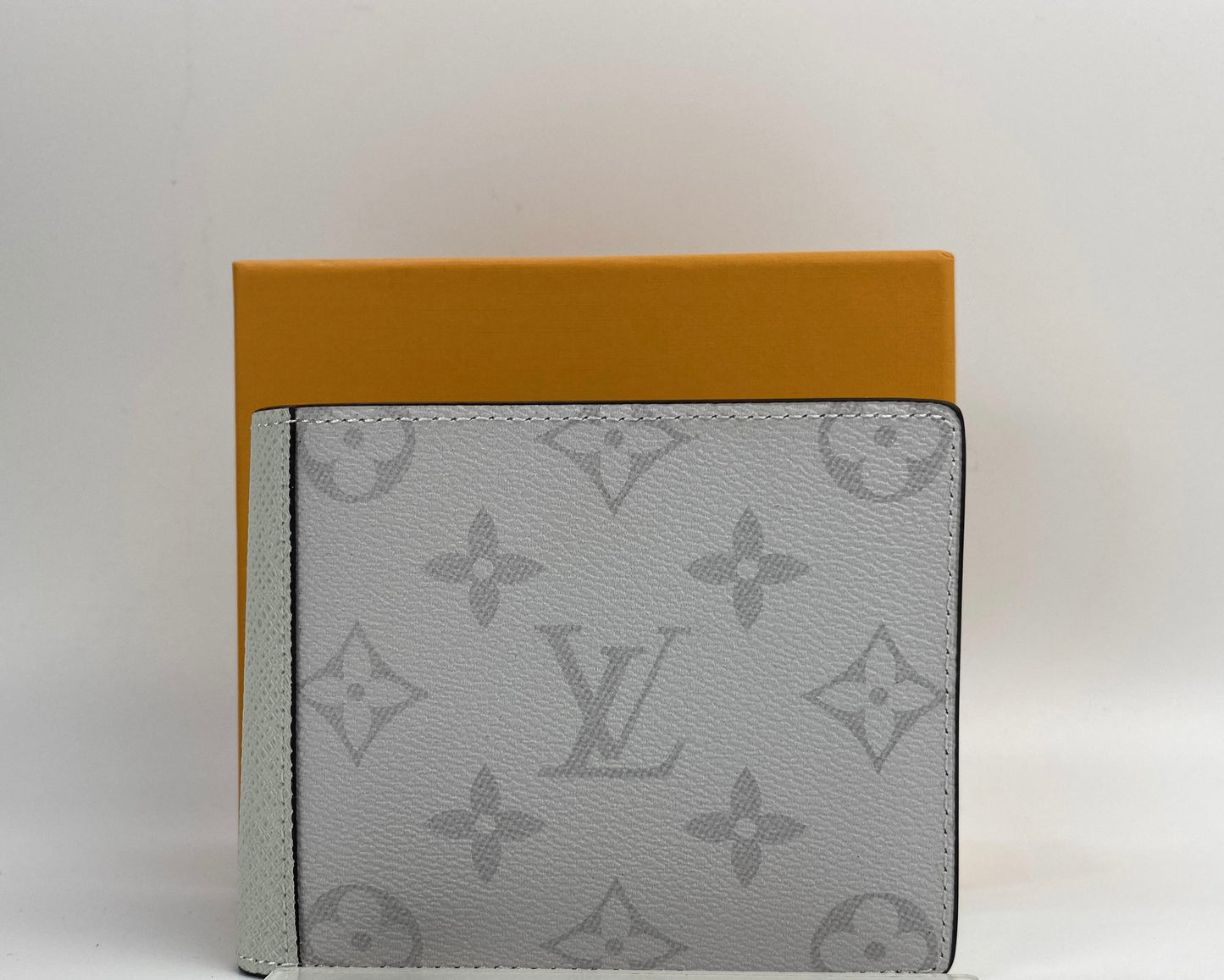 Louis Vuitton Men wallet