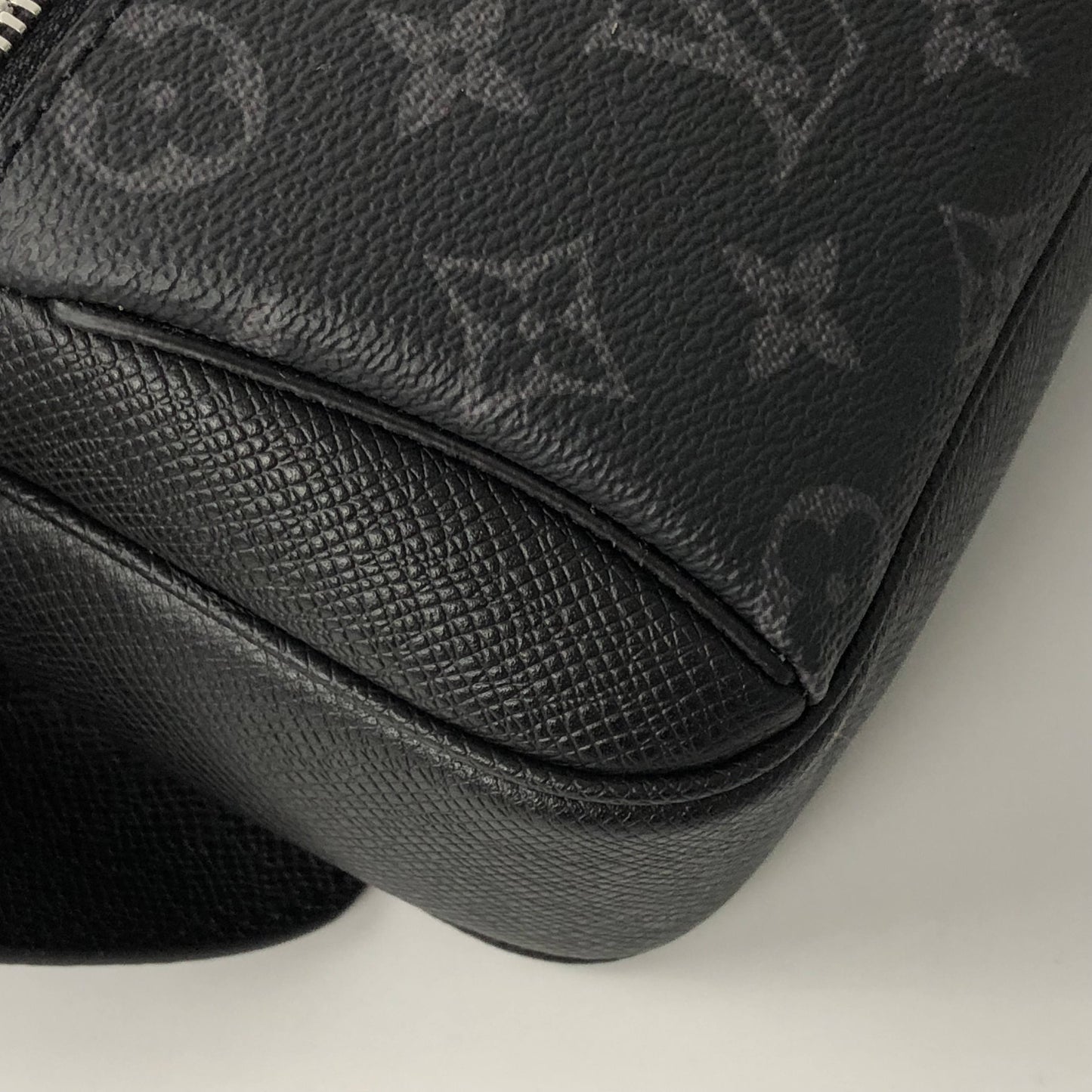 Louis Vuitton slingbag