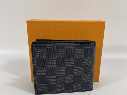 Louis Vuitton Men wallet