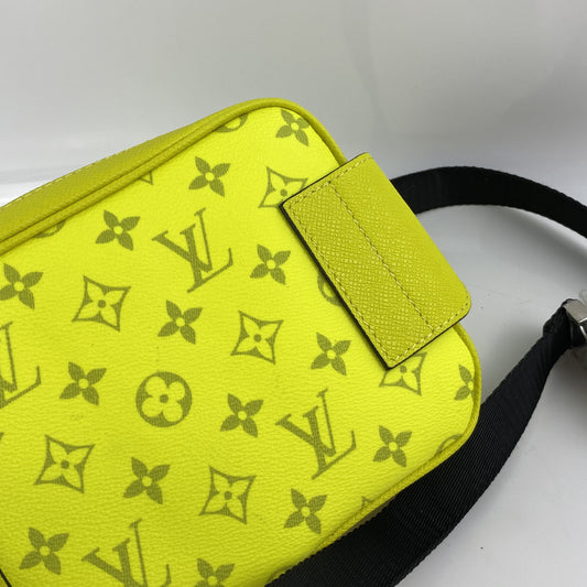 Louis Vuitton slingbag